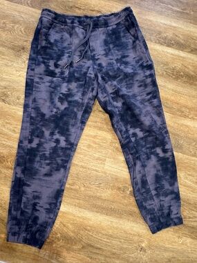 Athleta Farallon Printed Jogger in Dusty Blue